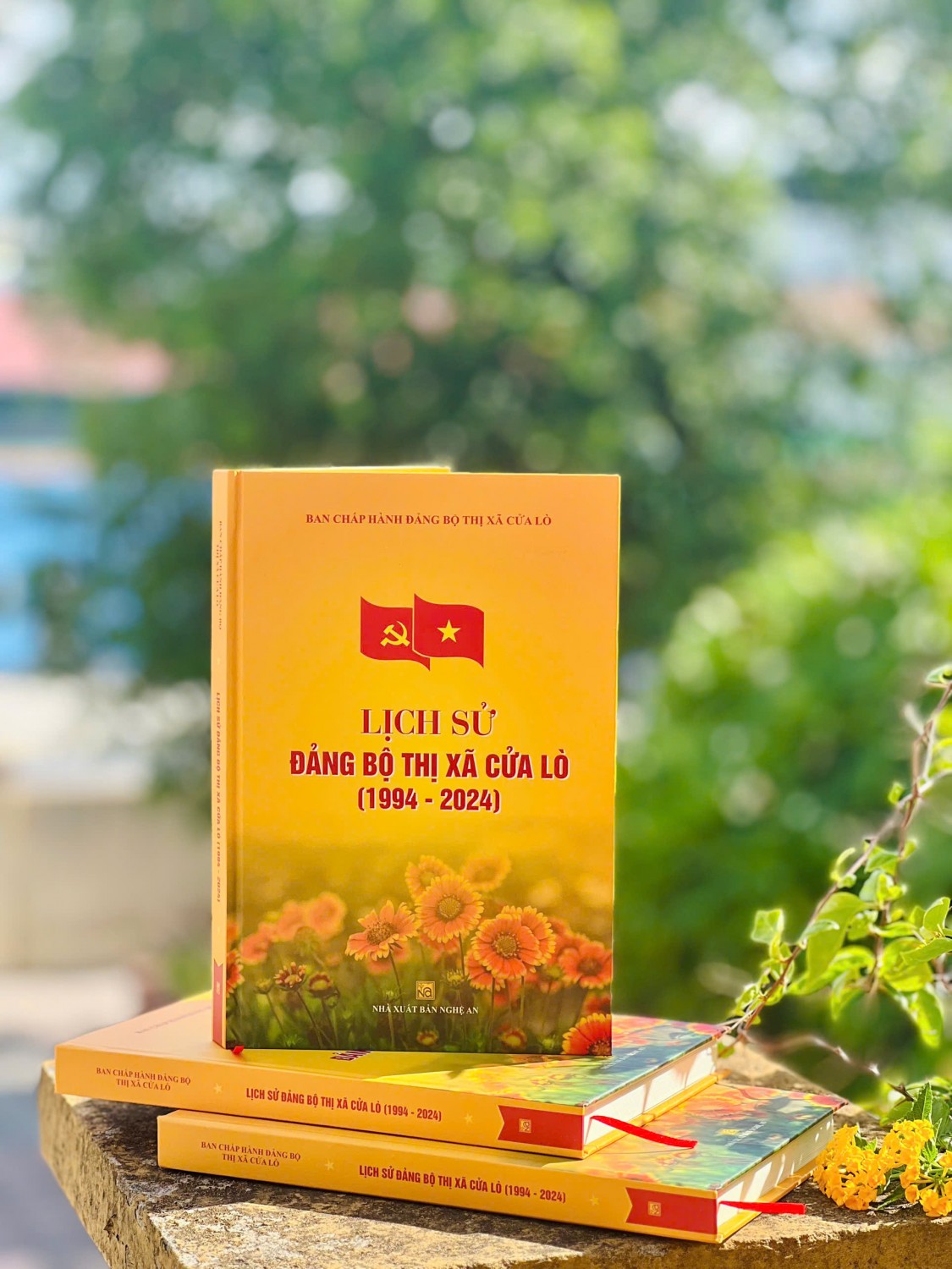 “LỊCH SỬ ĐẢNG BỘ THỊ XÃ CỬA LÒ (1994 - 2024)” - BỨC TRANH TOÀN CẢNH CỦA MỘT ĐÔ THỊ BIỂN TRẺ TRUNG, NĂNG ĐỘNG