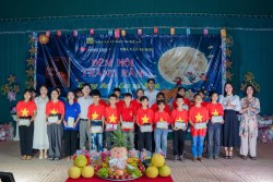 ẤM ẤP ĐÊM HỘI TRĂNG RẰM “TRUNG THU - EM VÀ SÁCH” TẠI TRƯỜNG THCS XÁ LƯỢNG